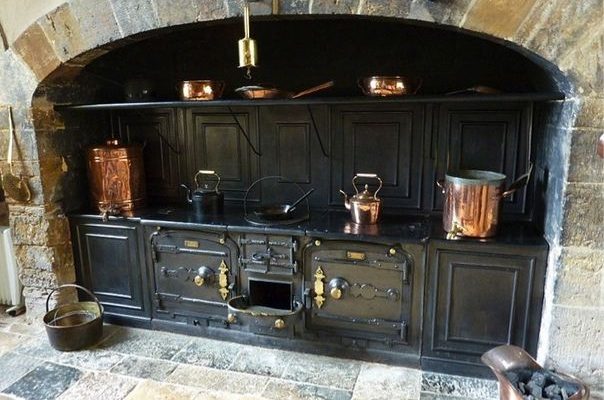 Старинная кухонная печь 18 века