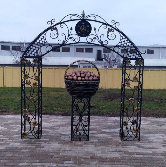 Памятник картошке